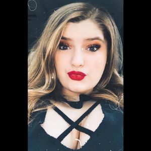 Meet your Posher, Halee